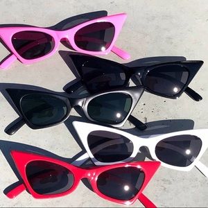 Retro Cateye Sunglasses (black pair)
